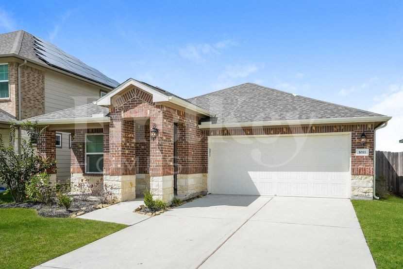 1011 Barstow Dr - Photo 2 of 15