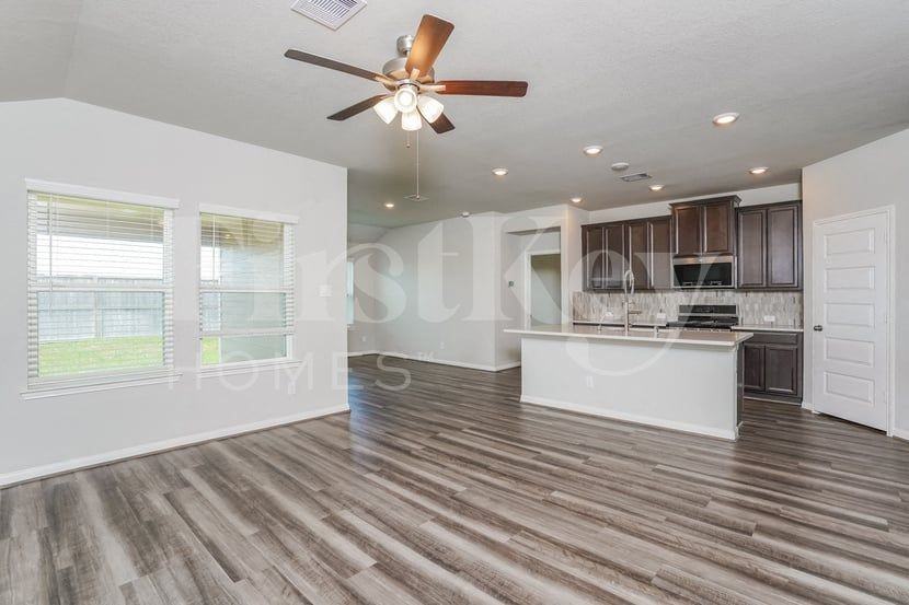 1011 Barstow Dr - Photo 3 of 15