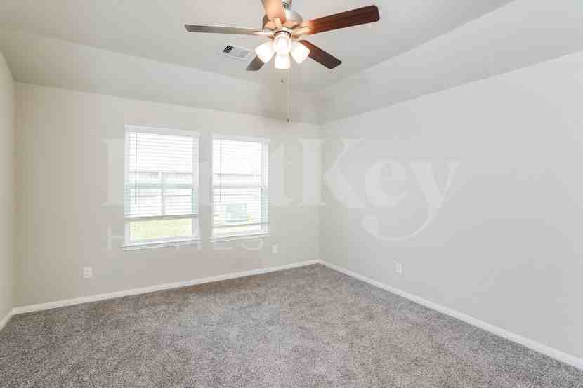 1011 Barstow Dr - Photo 7 of 15