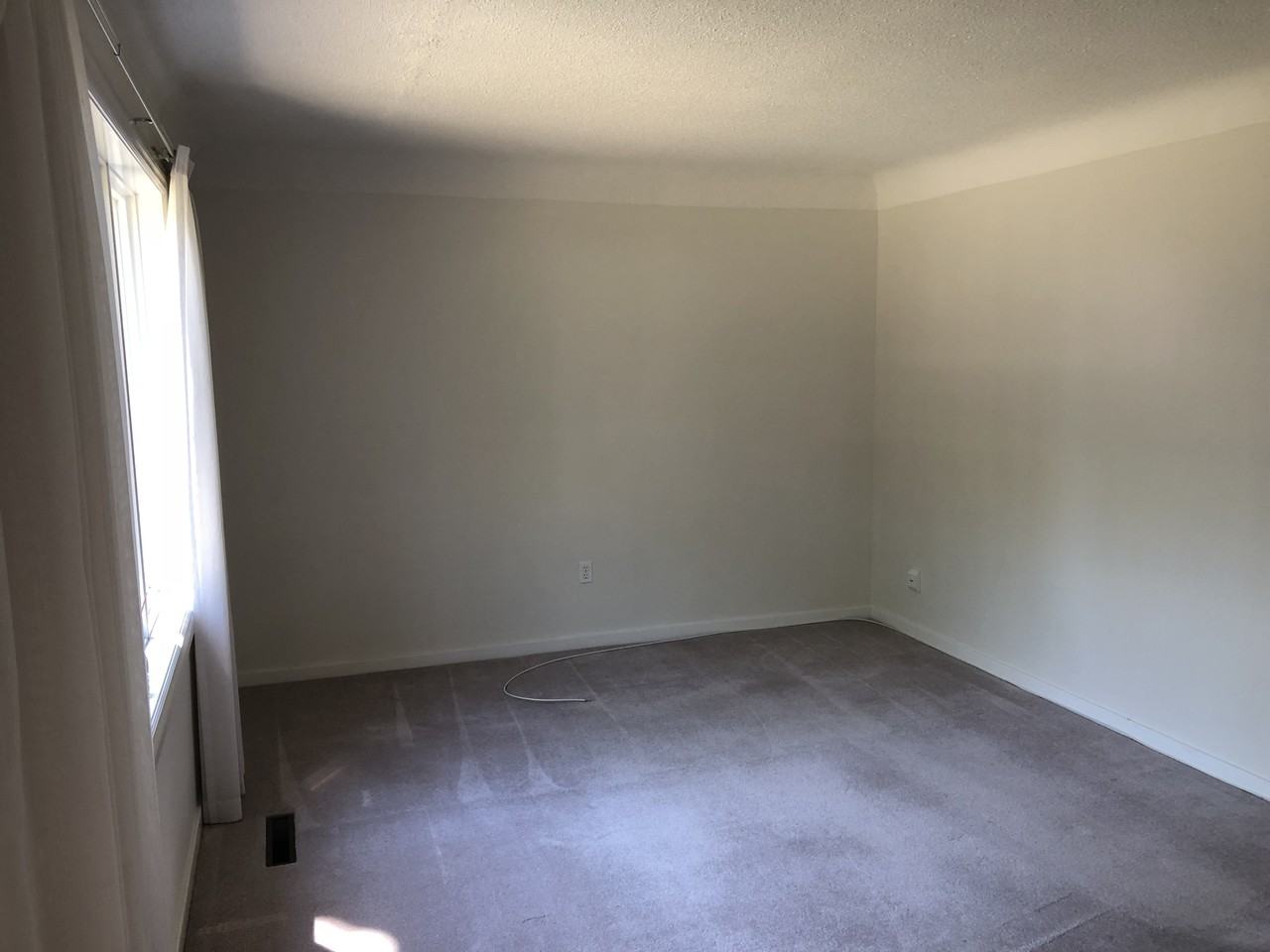 9206 90 Street - Photo 3 of 31