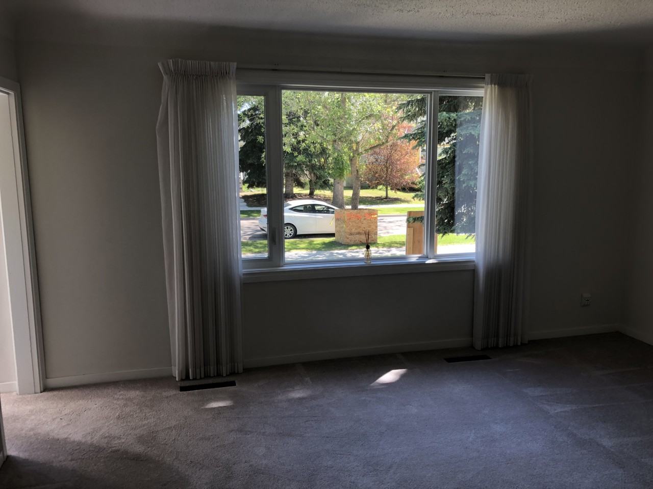 9206 90 Street - Photo 4 of 31