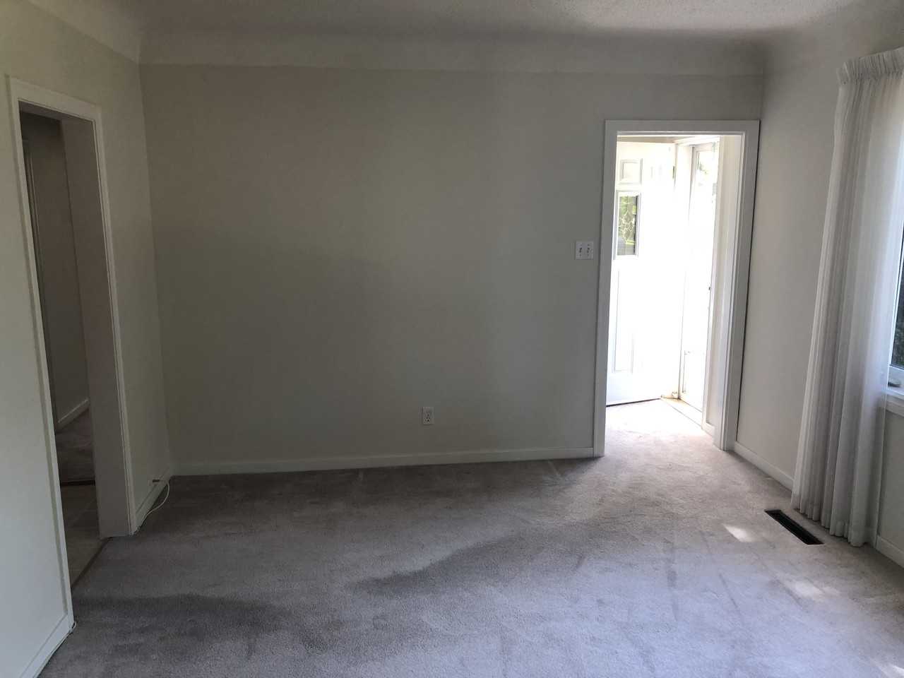 9206 90 Street - Photo 5 of 31