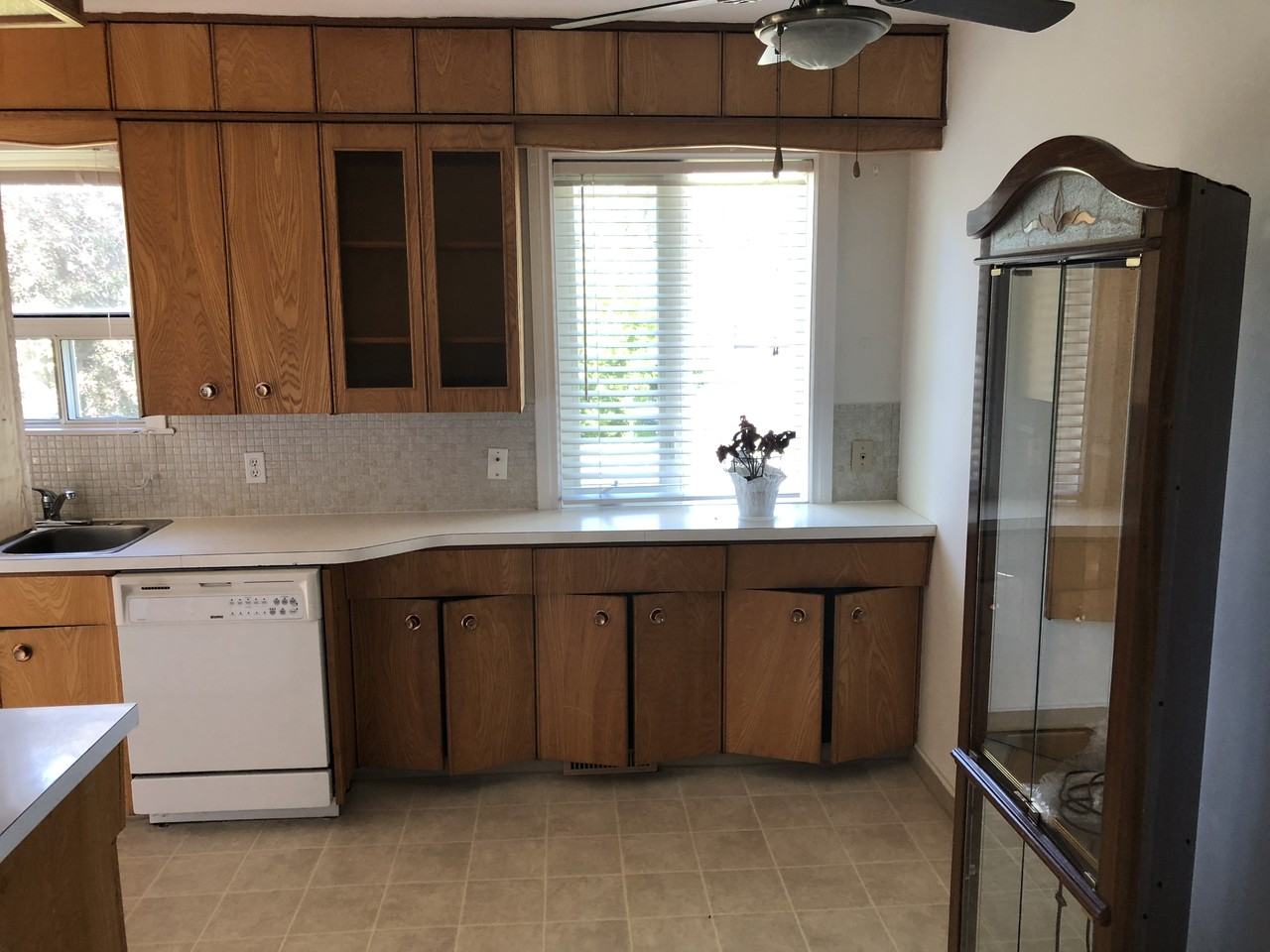 9206 90 Street - Photo 7 of 31