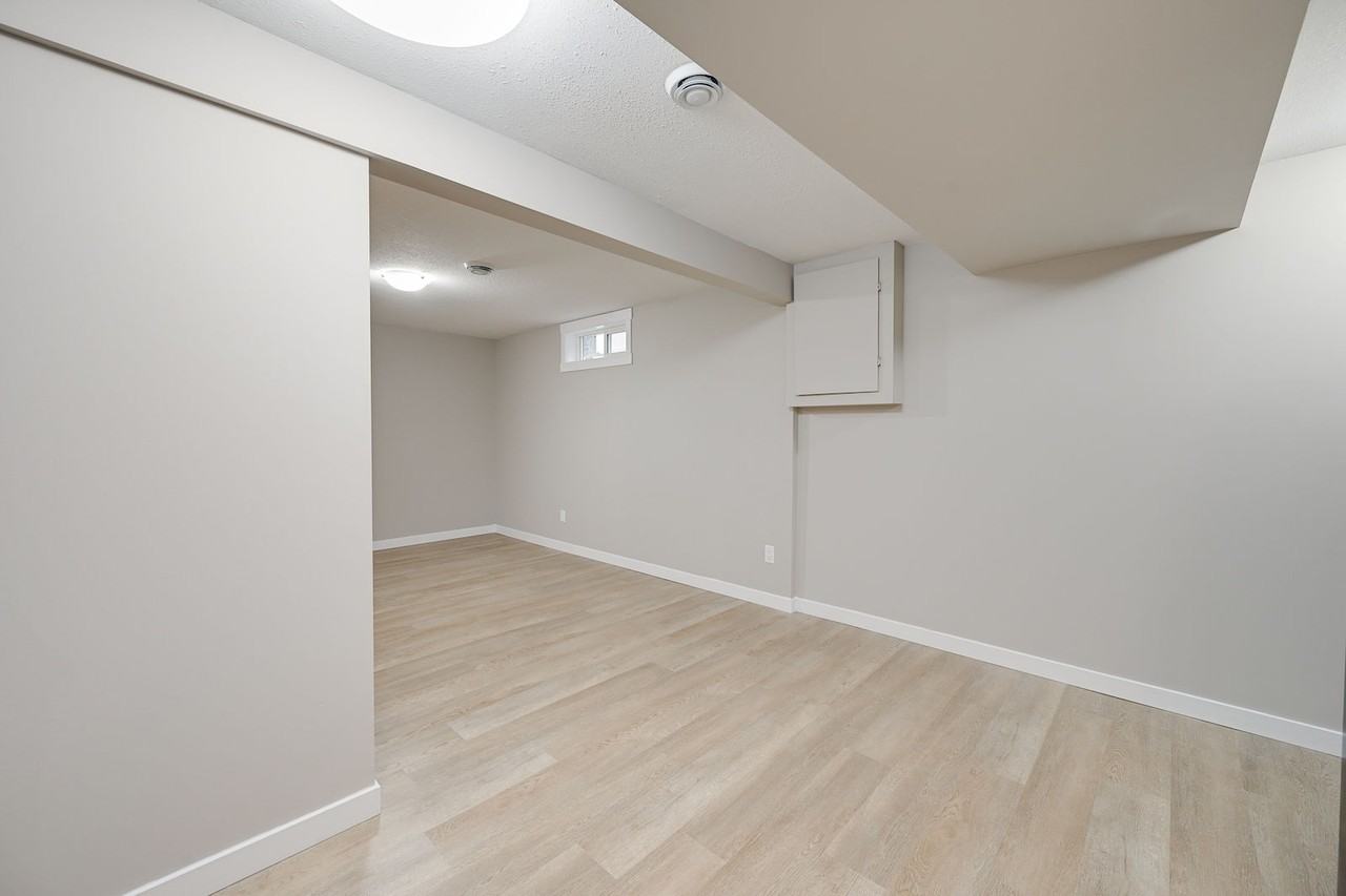 8704 136 Avenue Northwest, Down, Edmonton, Alberta, Canada, T5E 3E6 - Photo 4 of 15