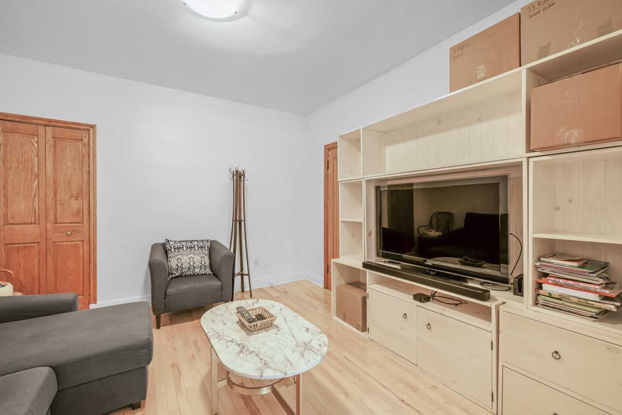 939 av. Rockland - Photo 5 of 25