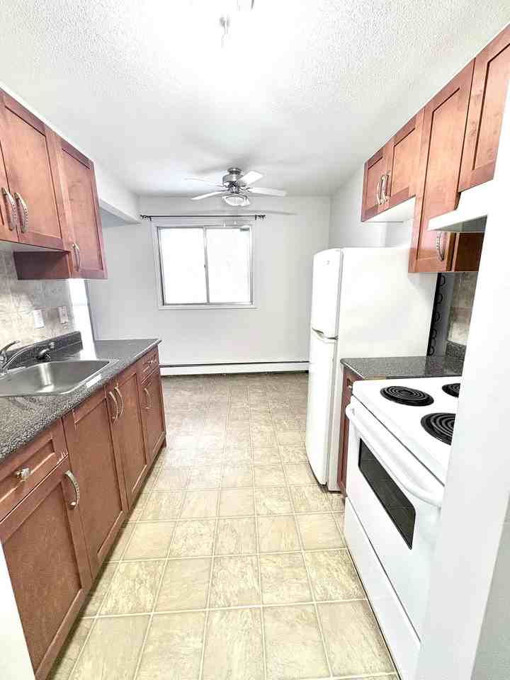 Jamen Manor - Photo 6 of 14