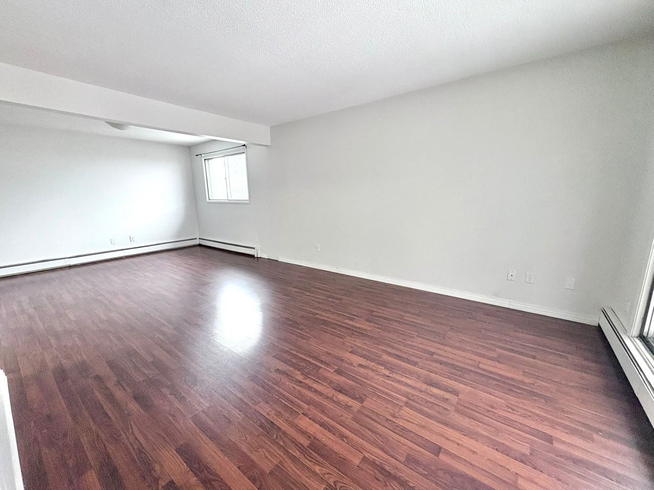 Jamen Manor - Photo 7 of 14