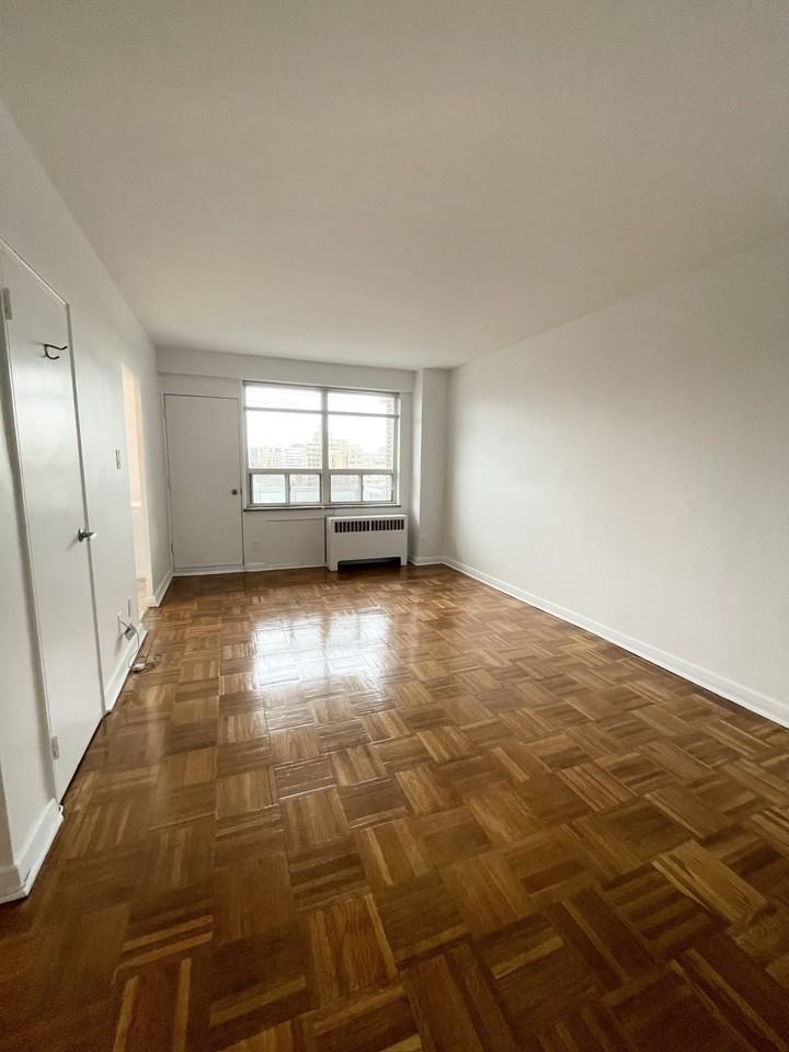 230 Nipigon St. - Photo 7 of 13