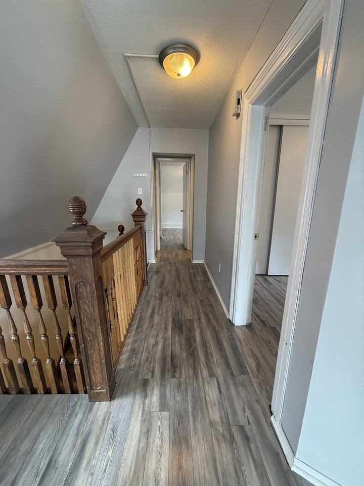 457 Somerset - Unit 3 - Photo 2 of 13