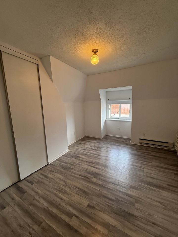 457 Somerset - Unit 3 - Photo 6 of 13