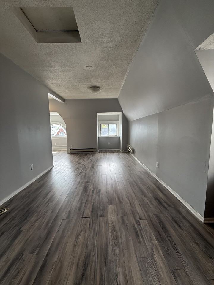 457 Somerset - Unit 3 - Photo 7 of 13