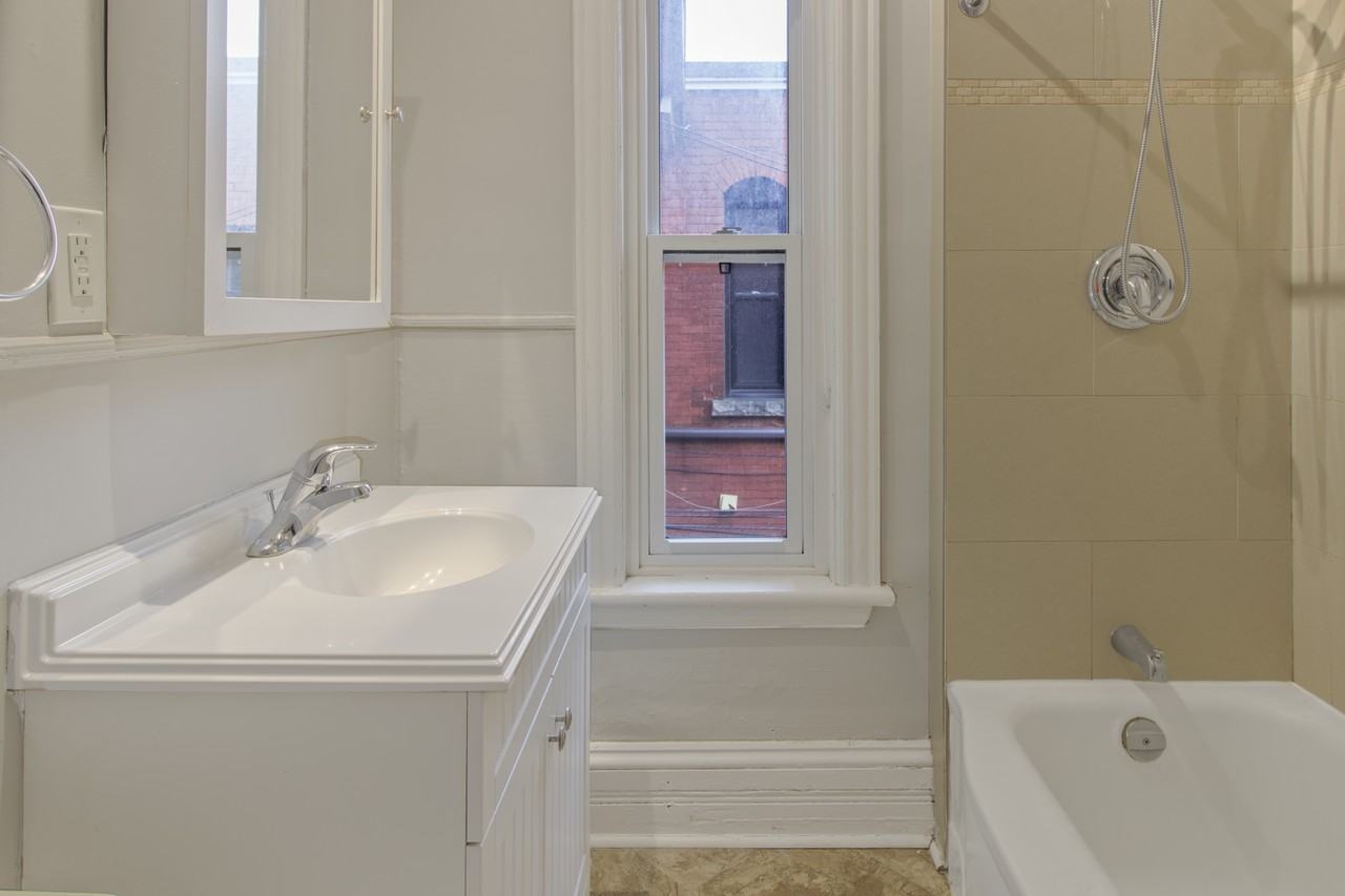 665 Gilmour Street - 1 - Photo 3 of 12