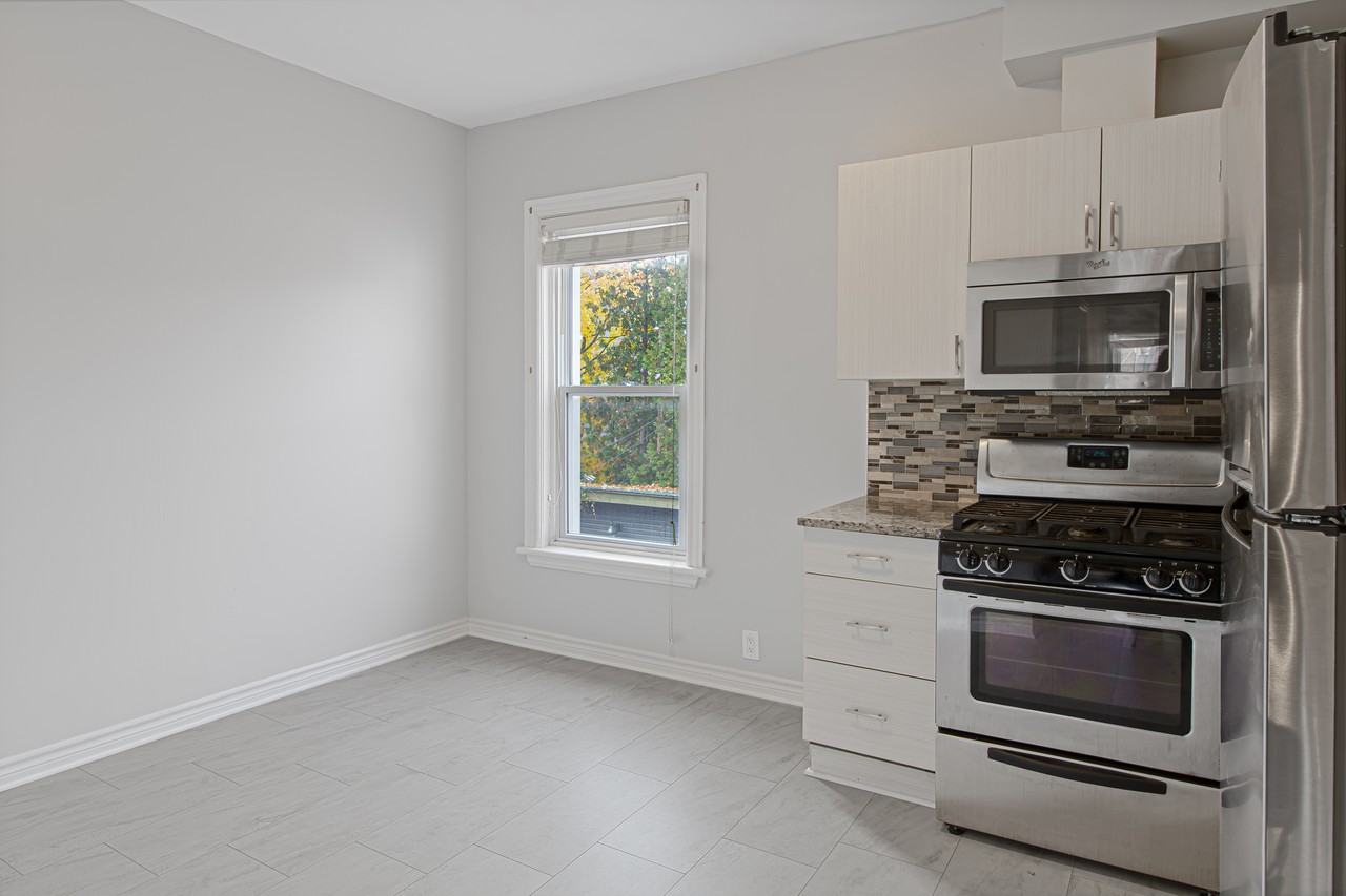 665 Gilmour Street - 1 - Photo 4 of 12