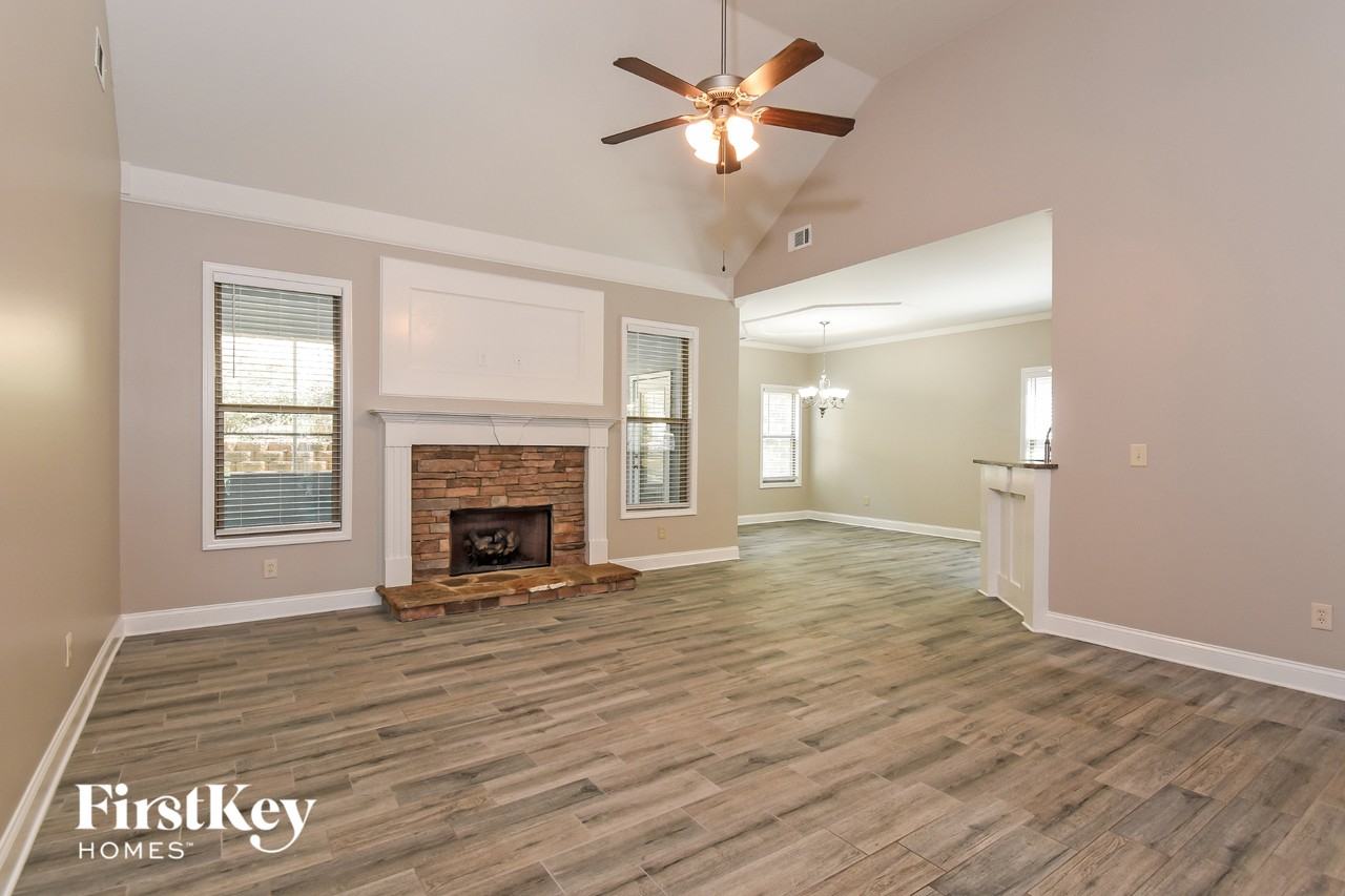 12 Everest Dr Se - Photo 3 of 15