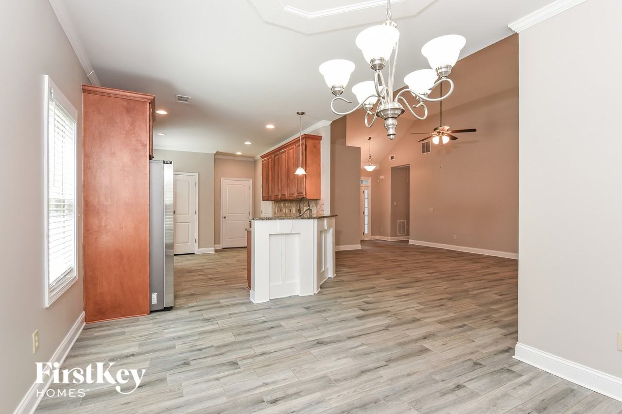 12 Everest Dr Se - Photo 5 of 15