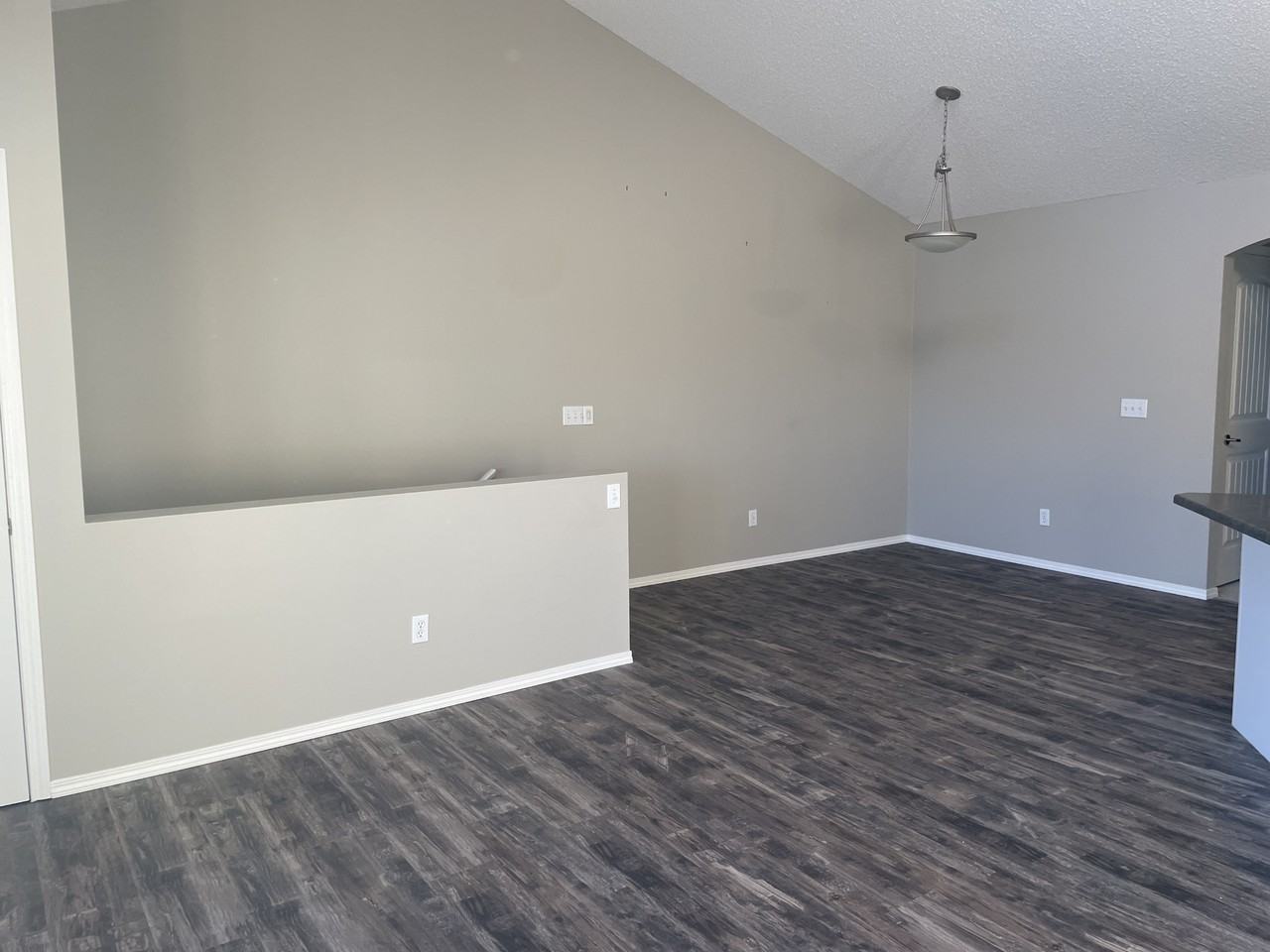 604 62 Street SW - Photo 6 of 11