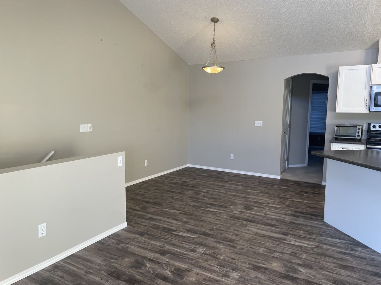 604 62 Street SW - Photo 7 of 11