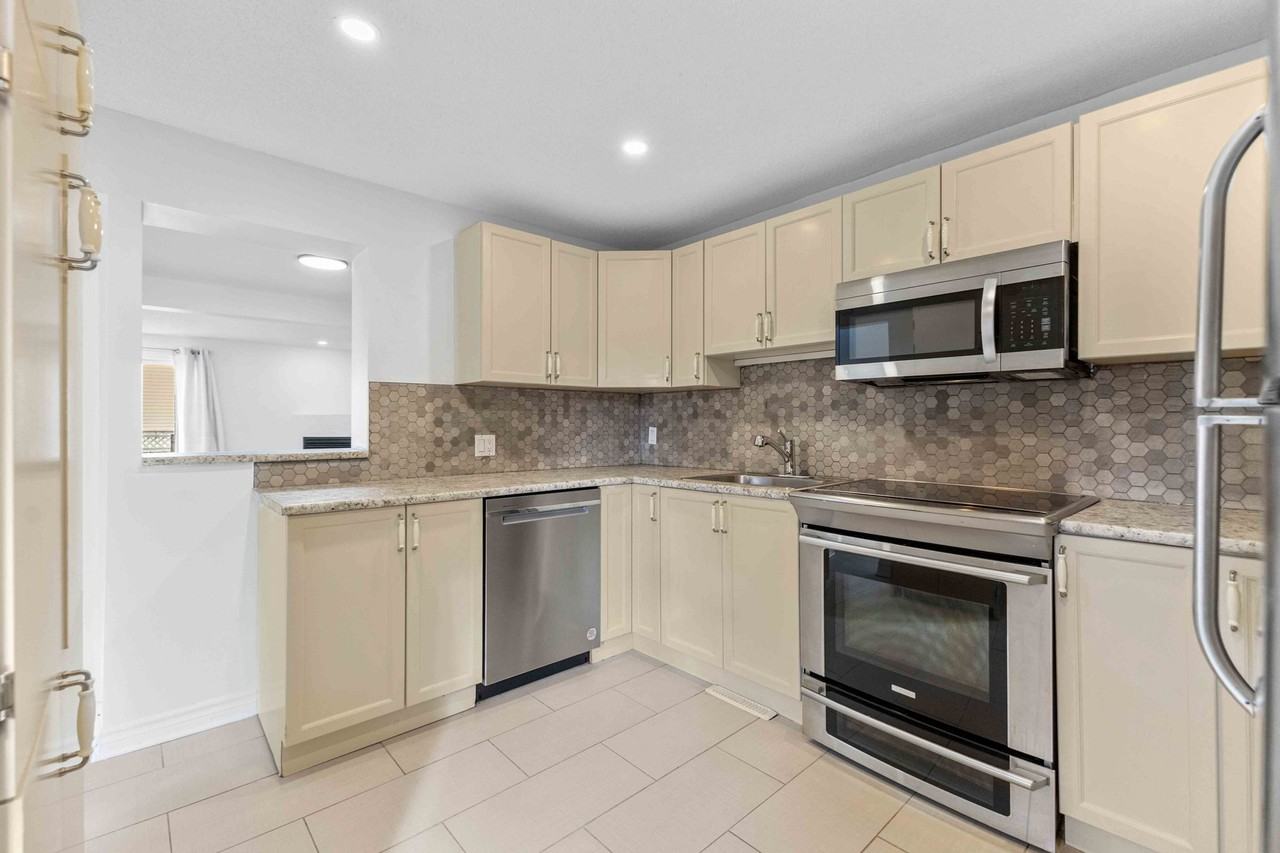 1 Berkshire Way - Photo 4 of 30