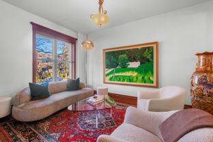 2532 Jeanne d'Arc - Photo 1 of 1