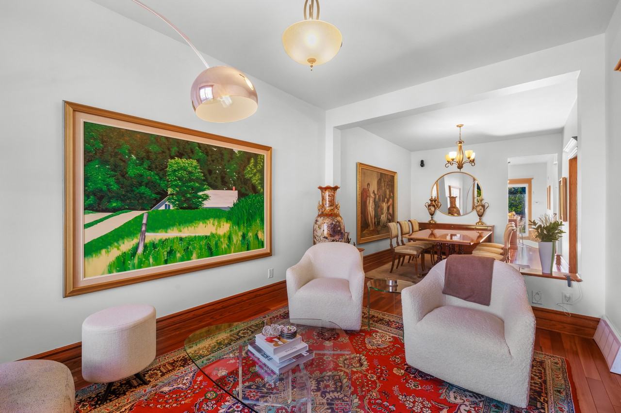 2532 Jeanne d'Arc - Photo 2 of 25