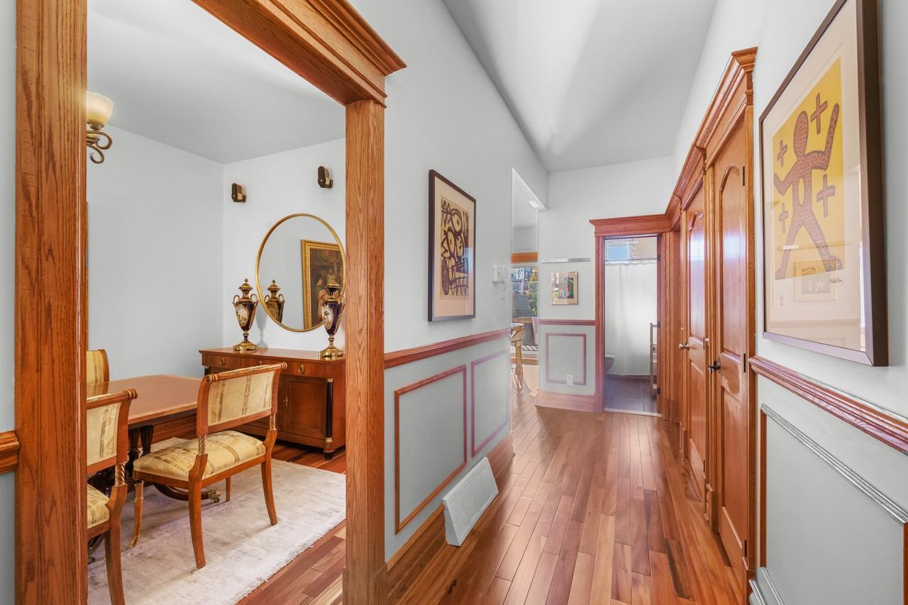 2532 Jeanne d'Arc - Photo 4 of 25