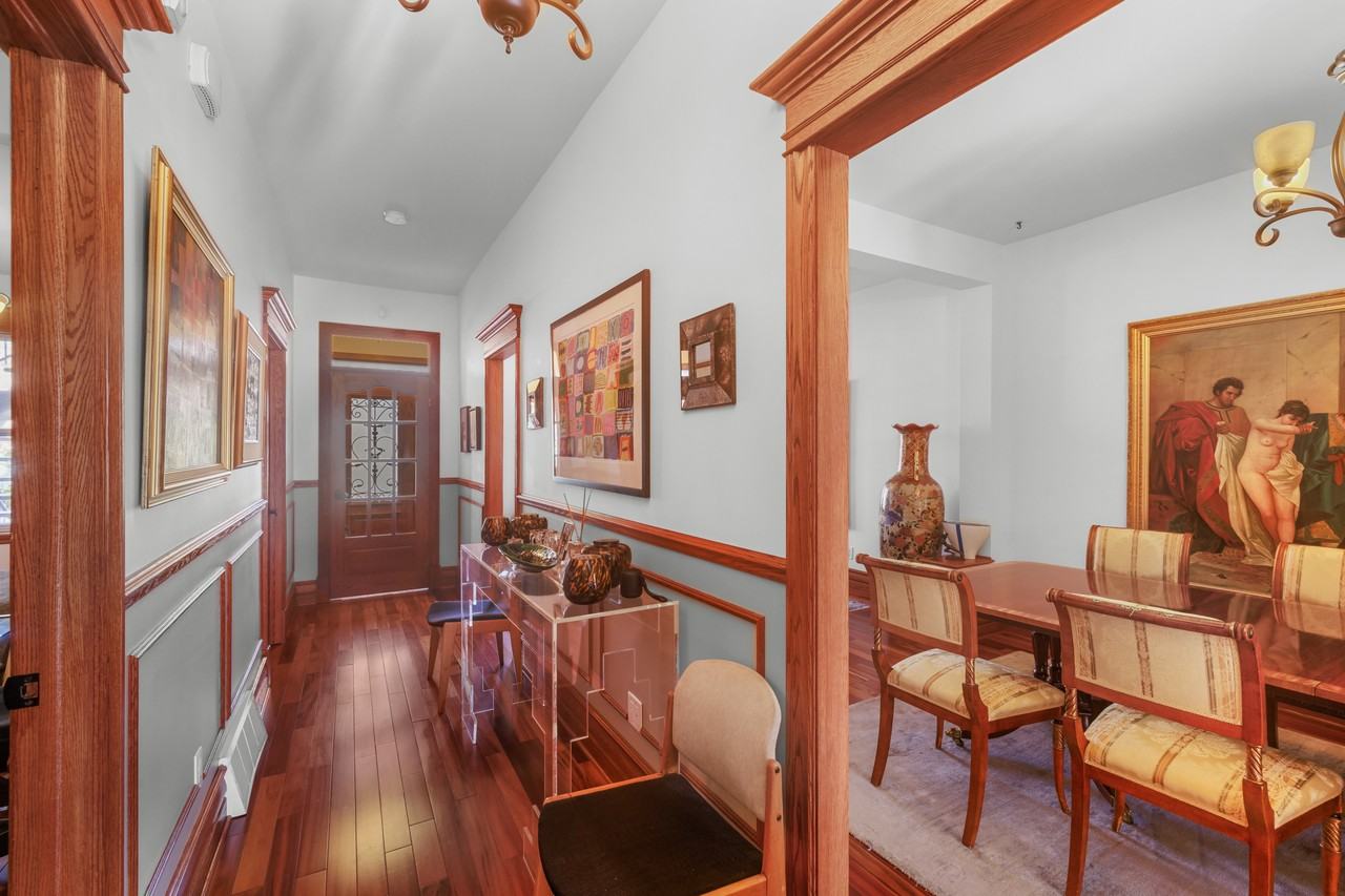 2532 Jeanne d'Arc - Photo 5 of 25