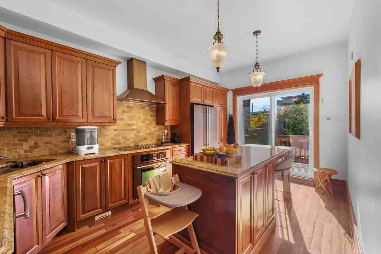 2532 Jeanne d'Arc - Photo 7 of 25