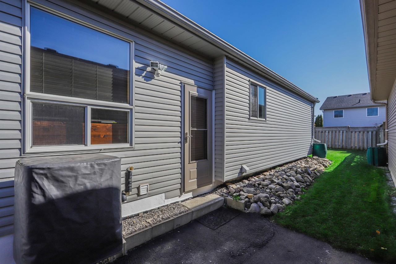 Simpson Cres. 311 - Photo 2 of 31