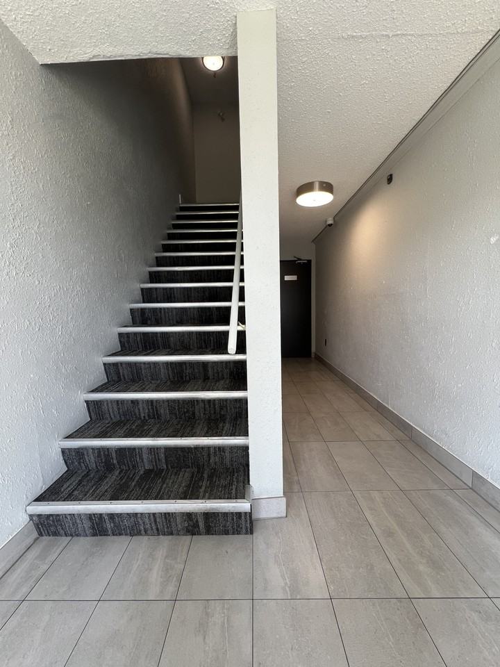 Waters Edge Apartments - Photo 5 of 11