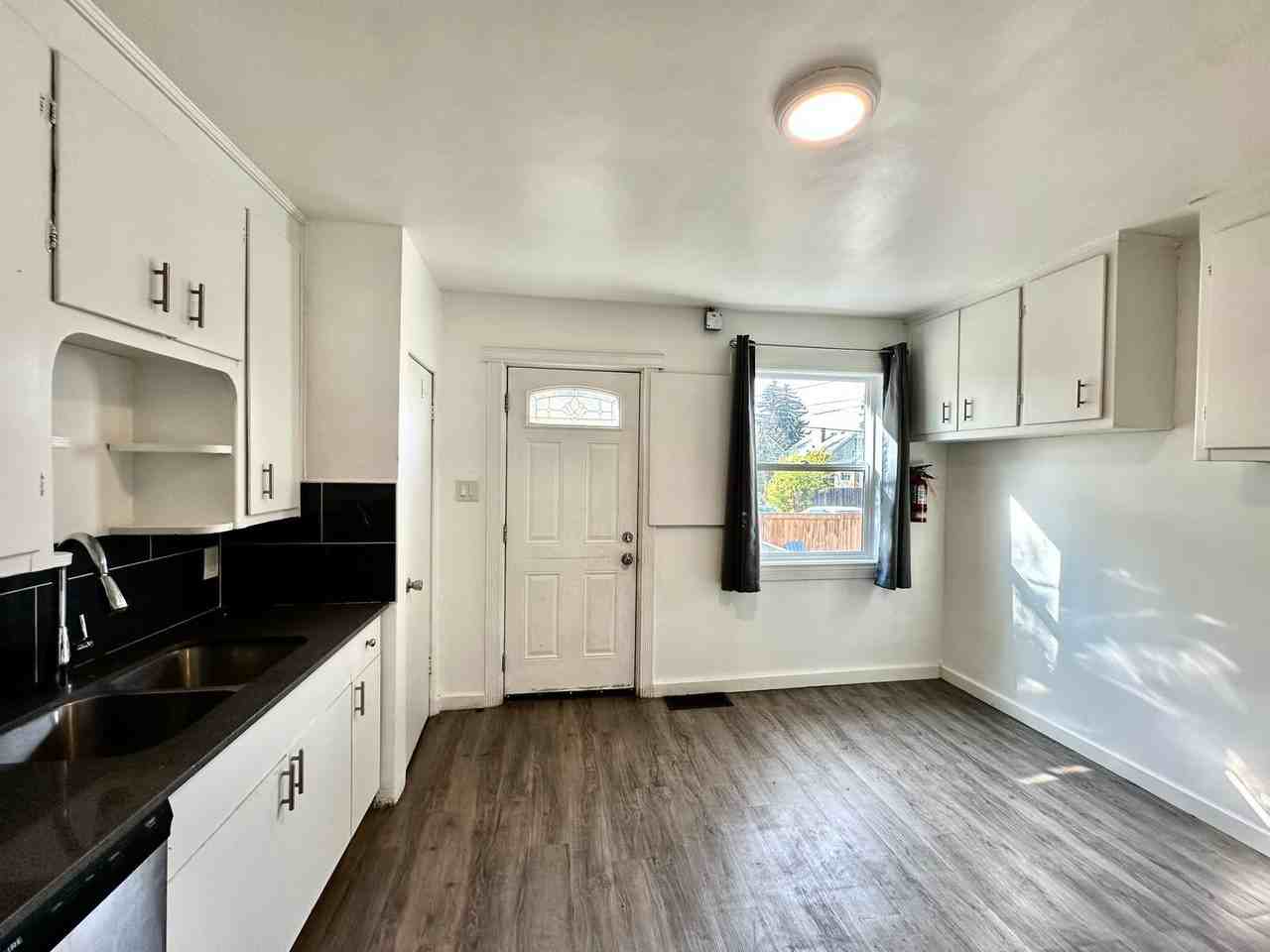 11134 116 Street - Photo 3 of 9