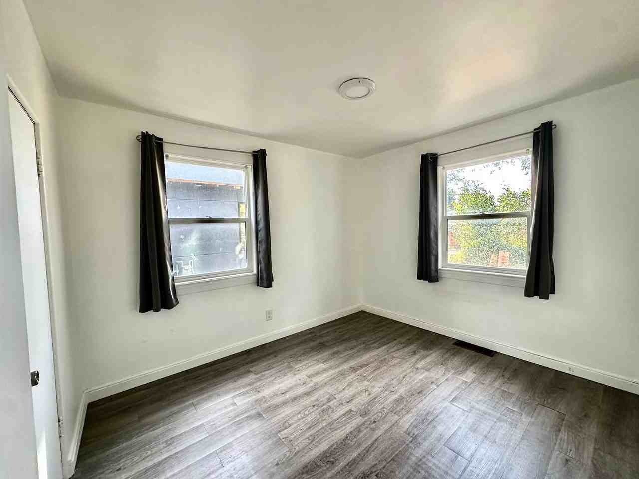 11134 116 Street - Photo 4 of 9