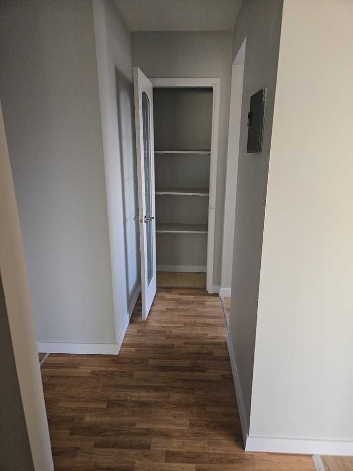 11936 81 St - Photo 6 of 8