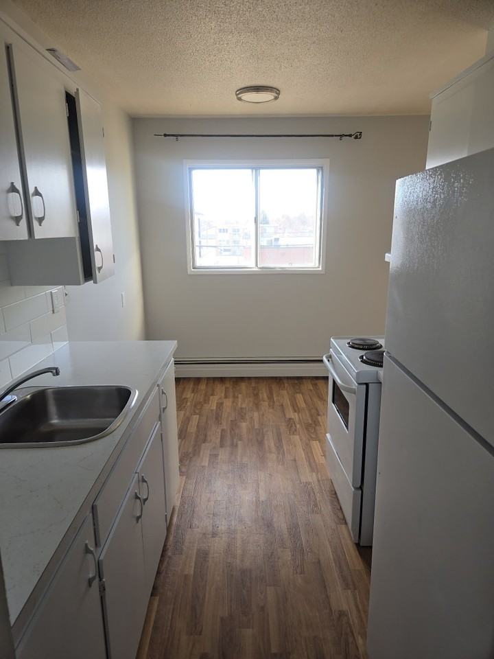 11936 81 St - Photo 7 of 8