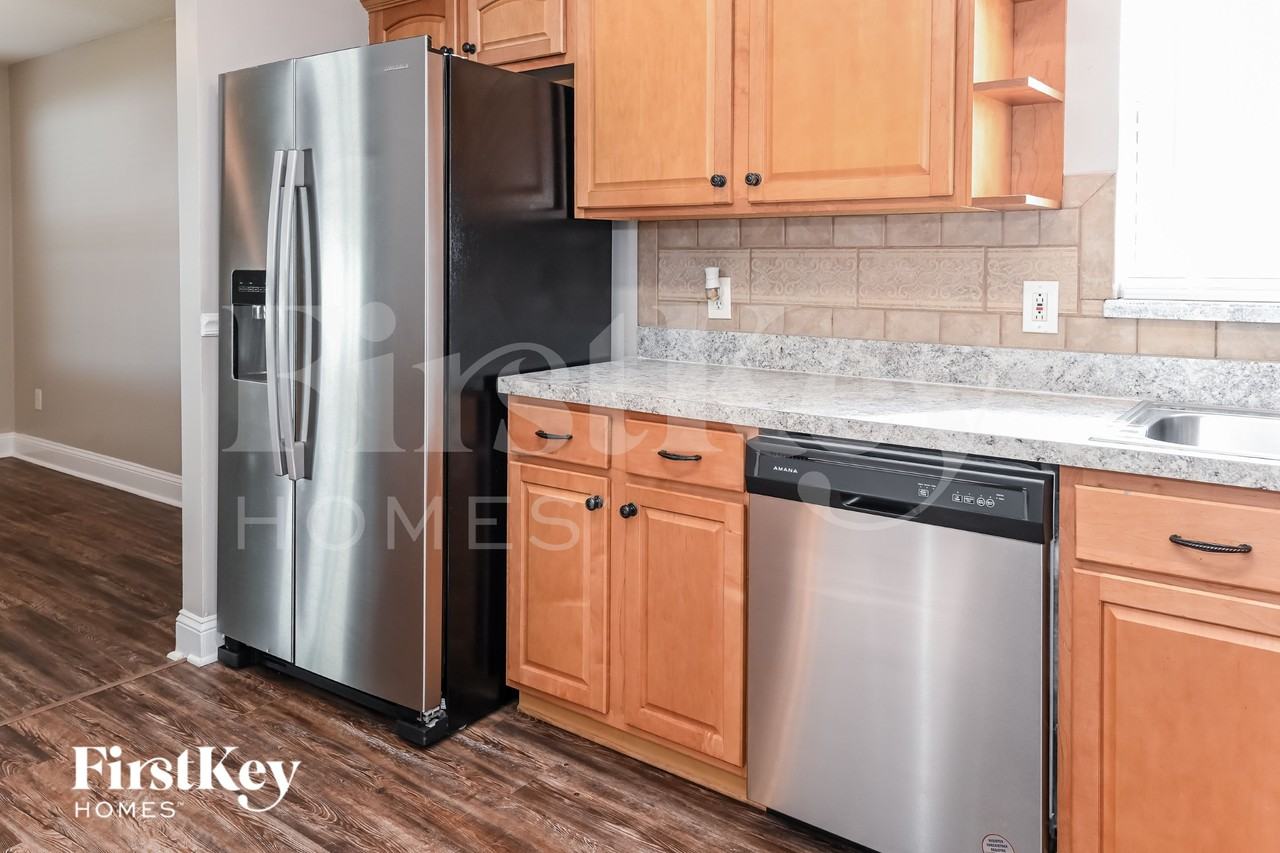 12211 Rochford Ln - Photo 6 of 15