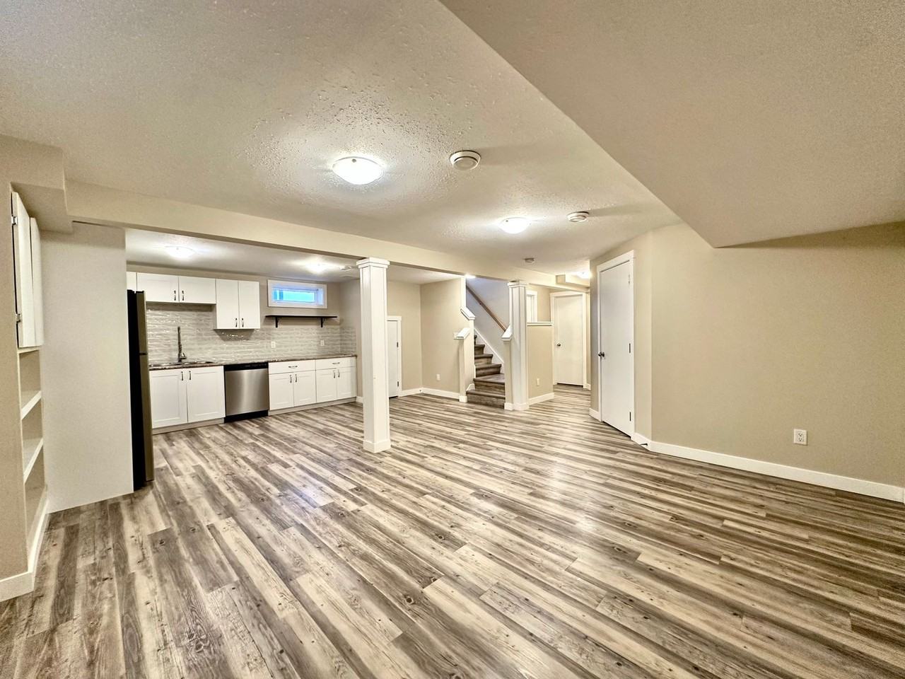 8504 152 A Avenue Lower - Photo 2 of 9