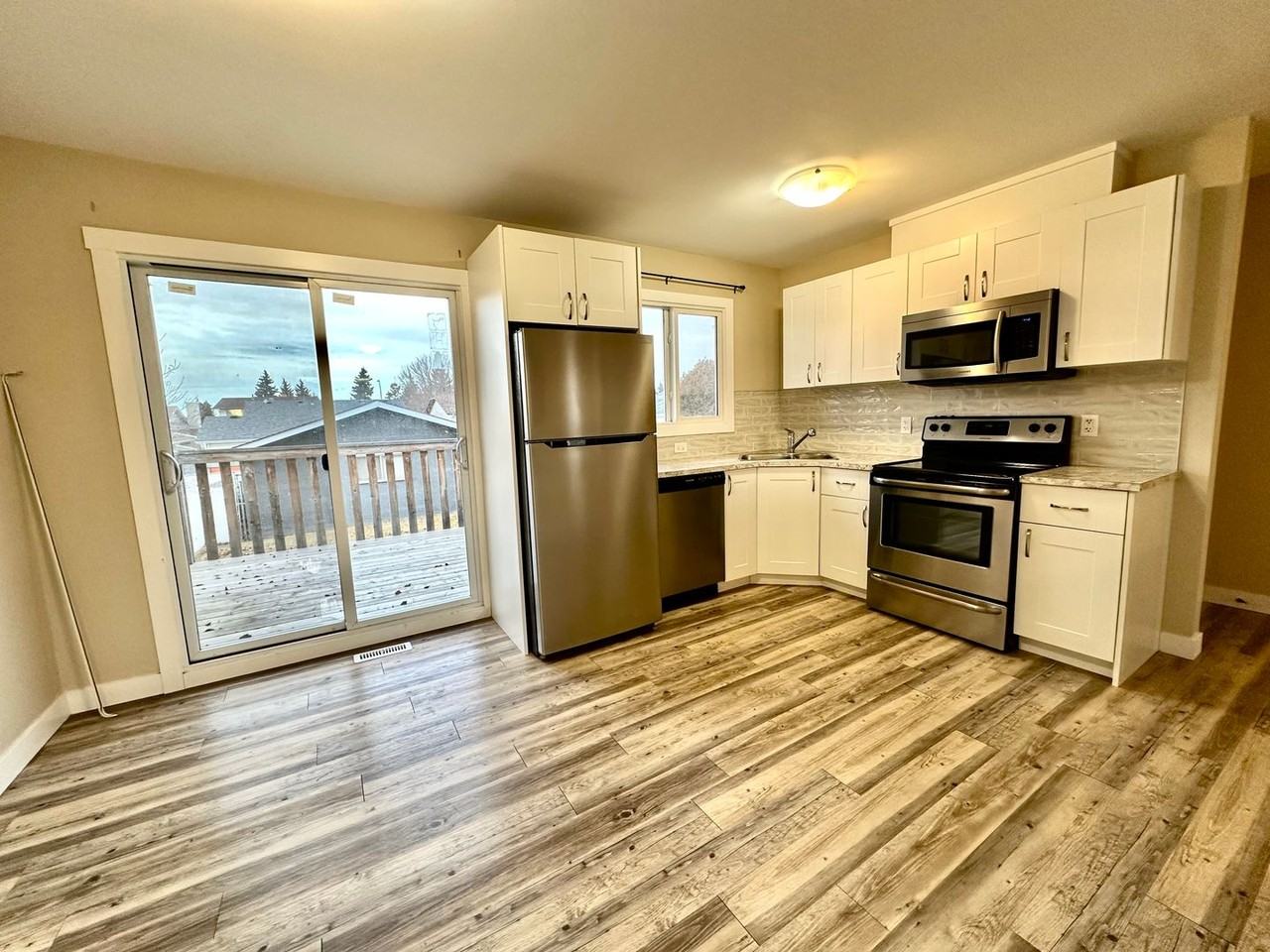 8504 152 A Avenue - Photo 3 of 12