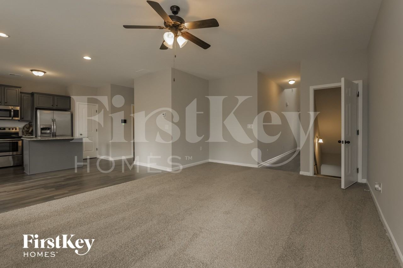 10927 Buckland Ct - Photo 2 of 15