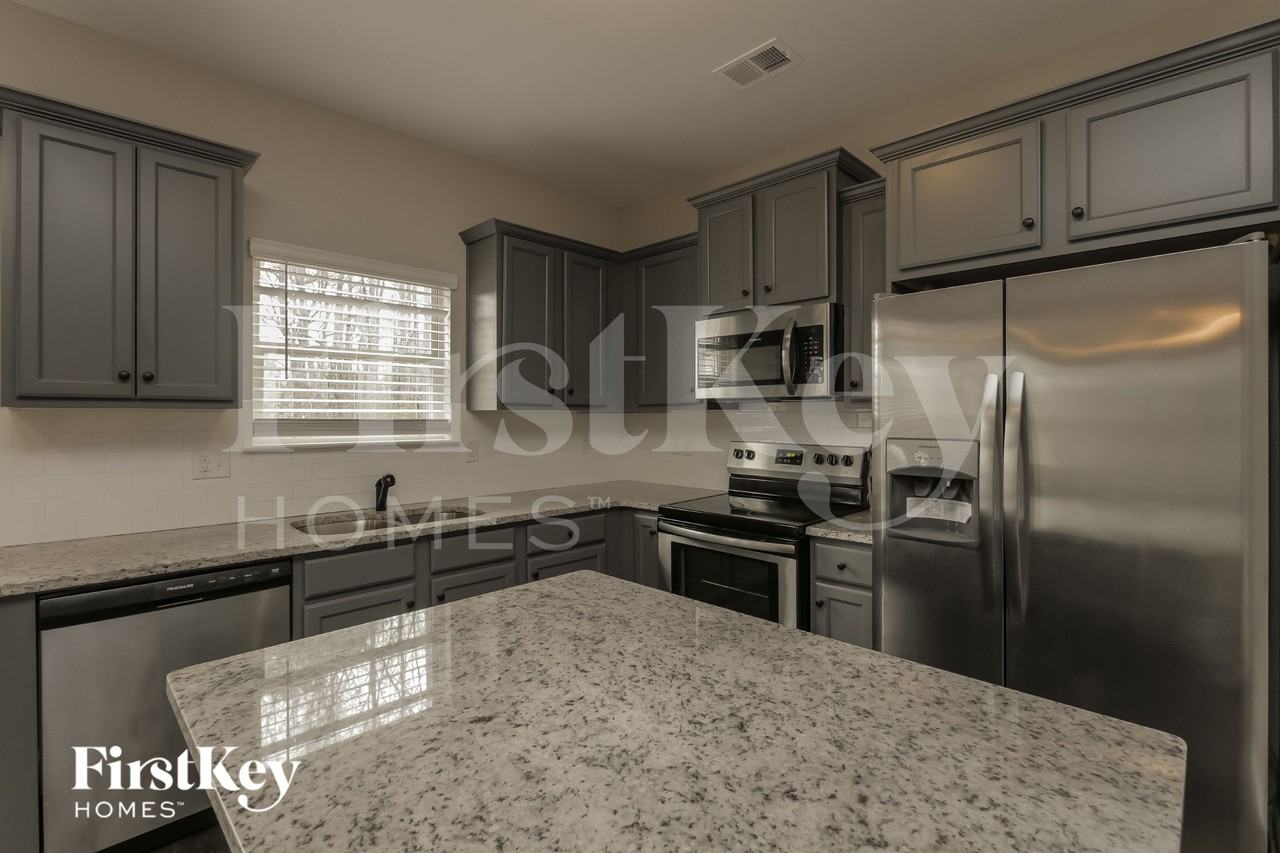 10927 Buckland Ct - Photo 7 of 15