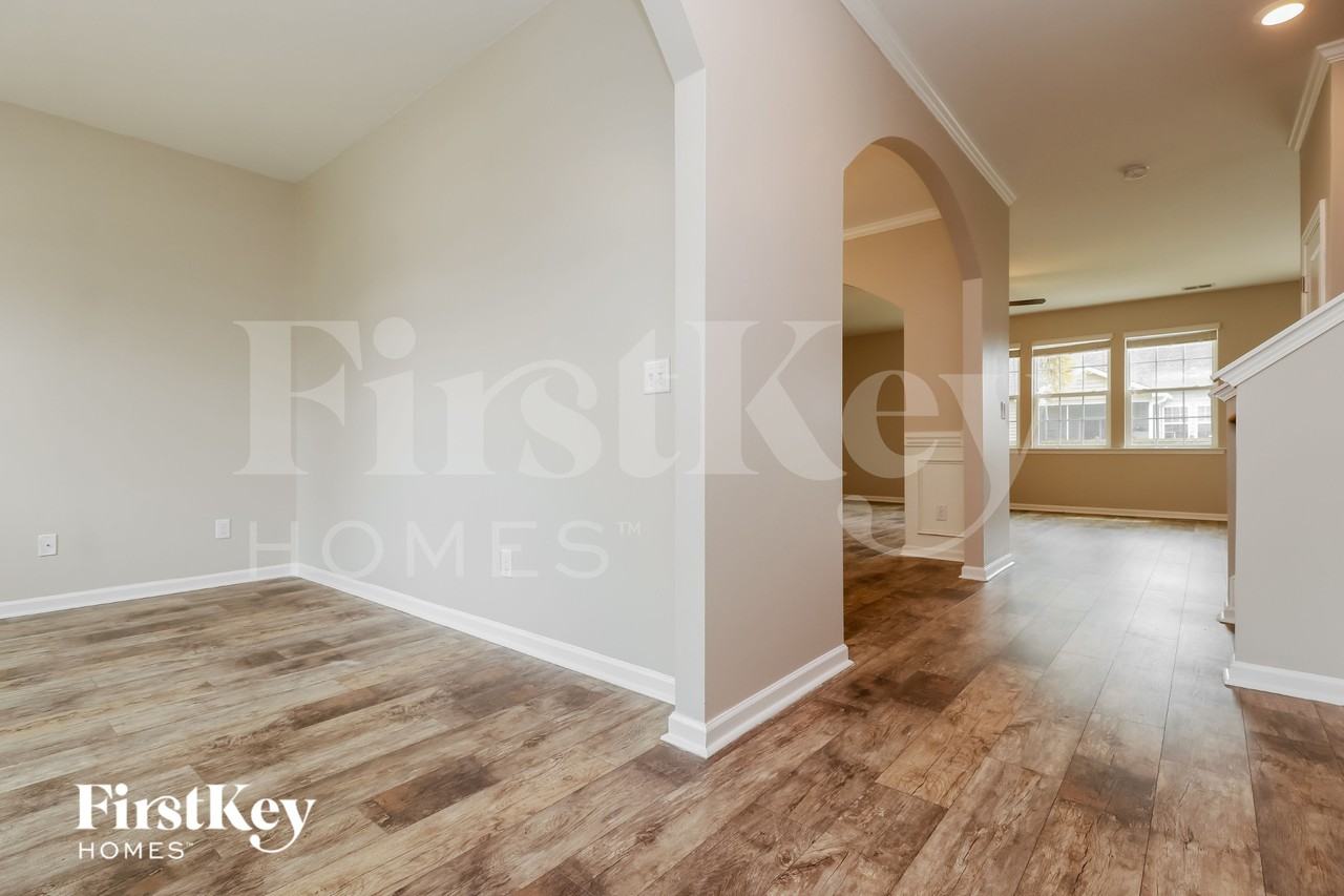 353 Bradley Bend Dr - Photo 2 of 15