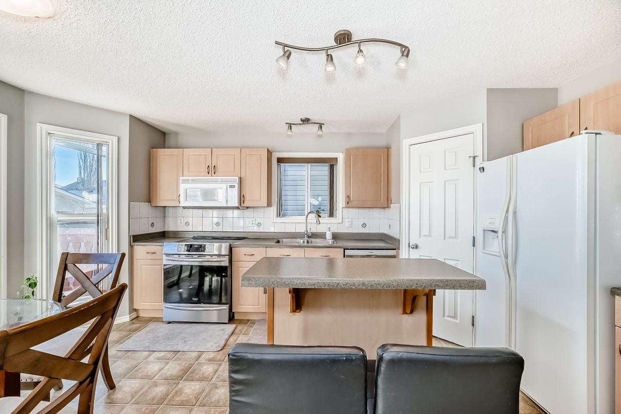 9135 213 Street - Photo 5 of 50