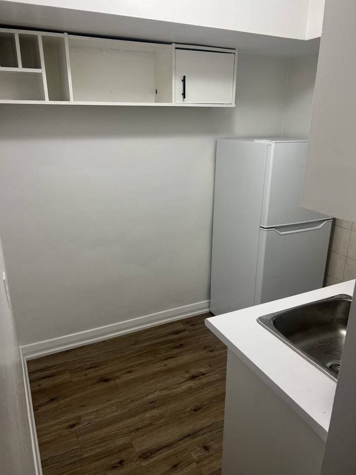 2532 Lake Shore Boulevard West - Photo 3 of 21