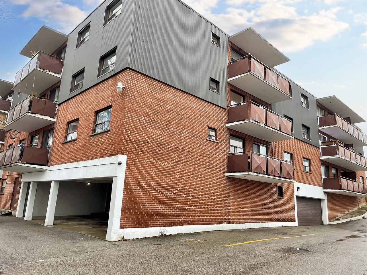 2685 King Street East - Photo 2 of 14