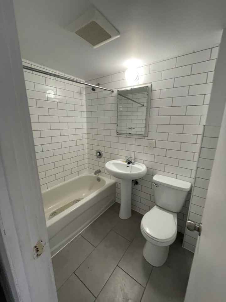5250 Charleroi - Photo 7 of 15