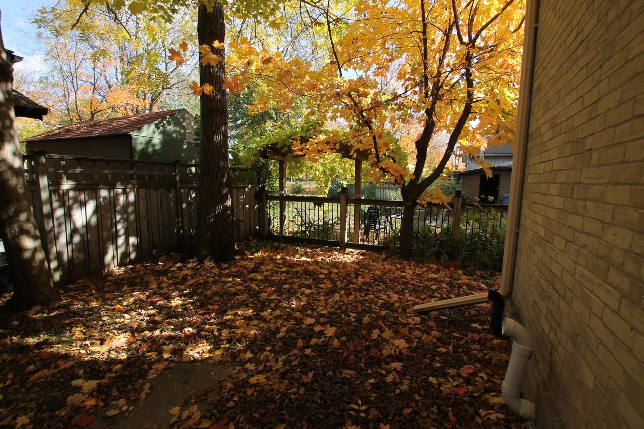 B-75 Edinburgh Road Guelph - Photo 2 of 6