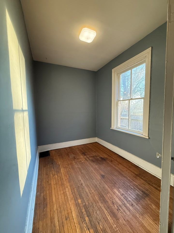 B-75 Edinburgh Road Guelph - Photo 5 of 6