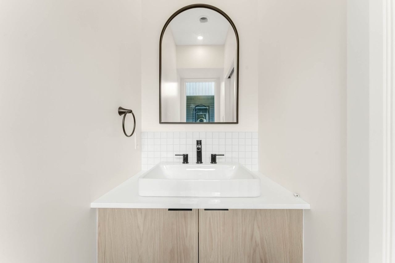 130 Carillon Street - Photo 3 of 33