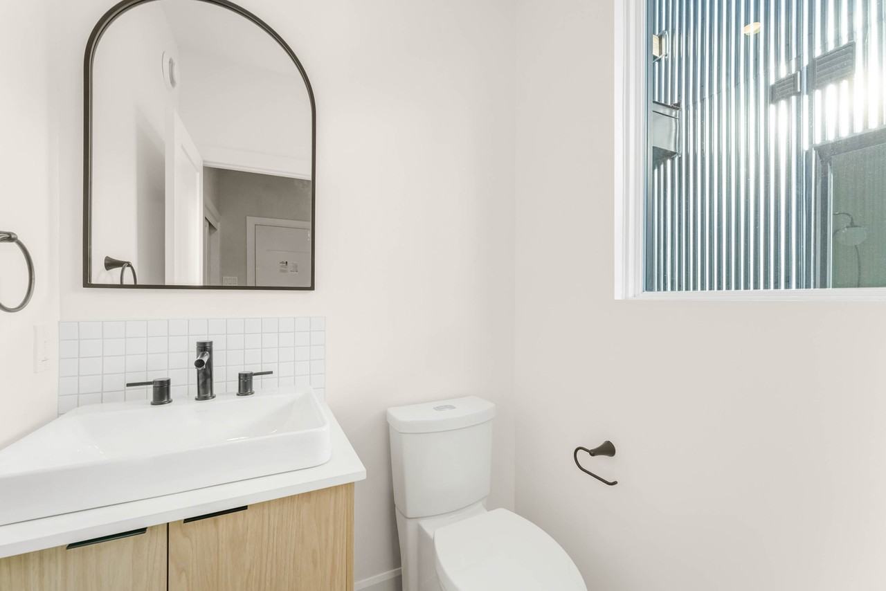 132 Carillon Street - Photo 4 of 24