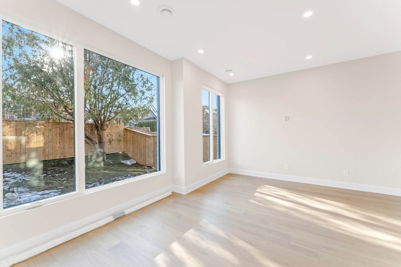 132 Carillon Street - Photo 5 of 24