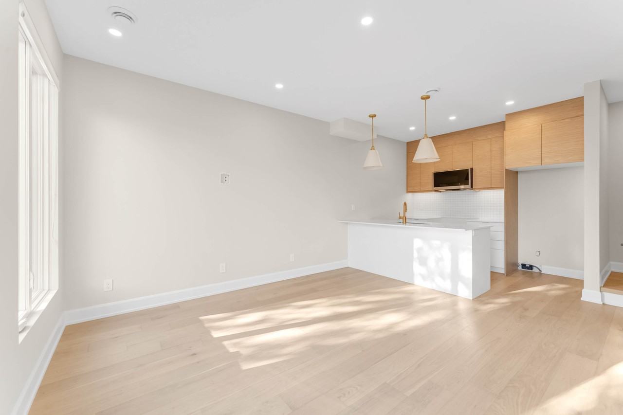 132 Carillon Street - Photo 6 of 24