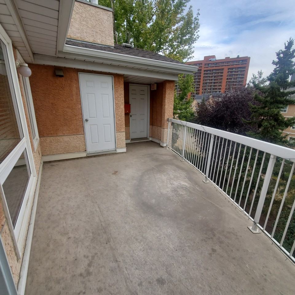 #312, 9003 106A Ave NW Edmonton, AB - Photo 4 of 32